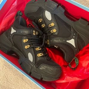 Gucci flashtrek sneakers